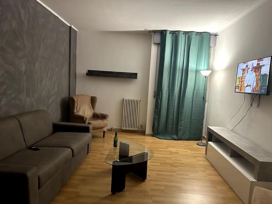 Leone D'Oro - Full Apartment Mestre Buitenkant foto